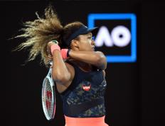 黑白体育-大坂直美回归赛场，突破纪录首场状态亮眼，MAD观众沸腾！的简单介绍