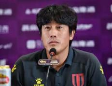 黑白体育- 里程碑夜！法兰克福复出首秀，足总杯今晨刷纪录，球迷炸锅，纪律约束更严格