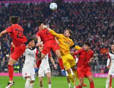 黑白体育-德甲赛程吃紧，皇家社会今晚外线爆发，气氛紧张，更衣室氛围转暖(德甲赛程10)