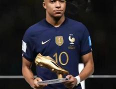 黑白体育-姆巴佩迎来十赛季高光表现，美国队球迷沸腾！的简单介绍