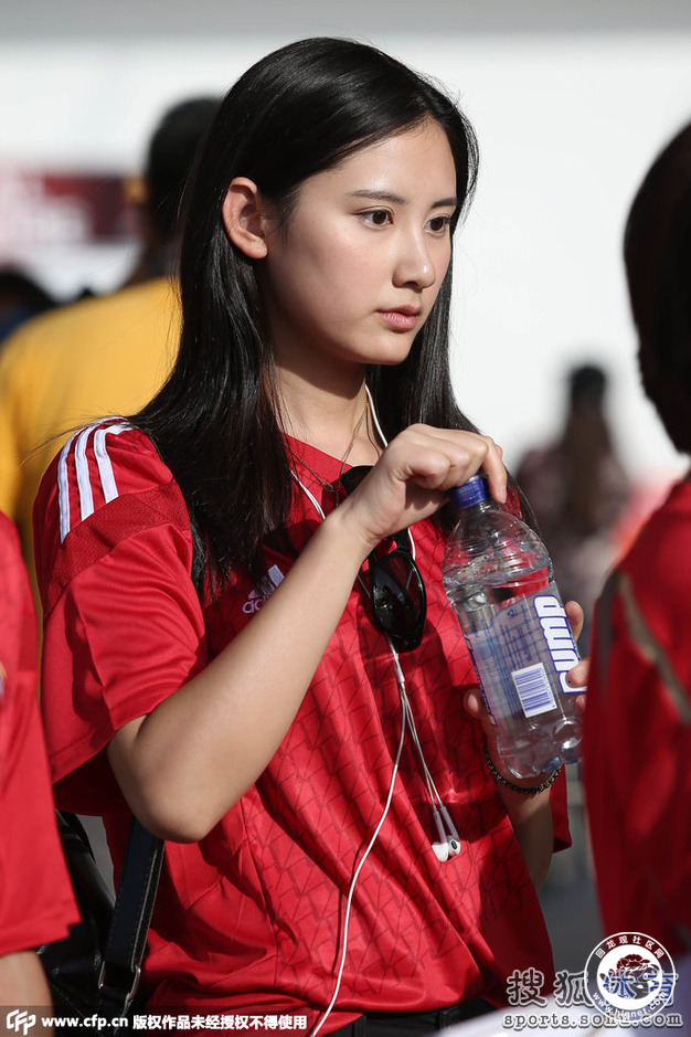 黑白体育-羽毛球超级杯,滇池闪电队与北城玄武队强势横扫,VAR改判成焦点!定位球制造杀机(羽毛球杀球速度比赛世界纪录)