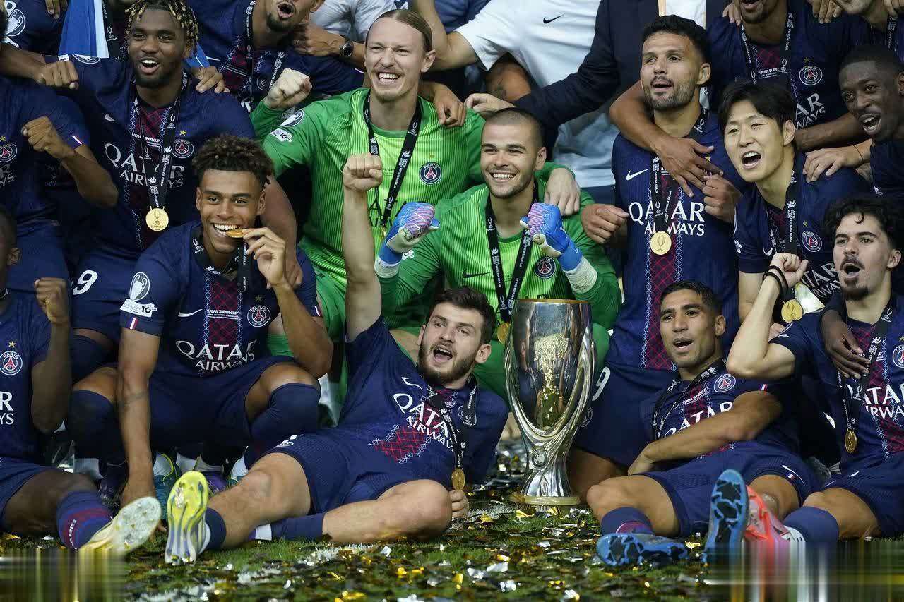 黑白体育-包含集结日欧超杯焦点战，亚特兰大临场应变，球迷炸锅，高层口径保持一致的词条