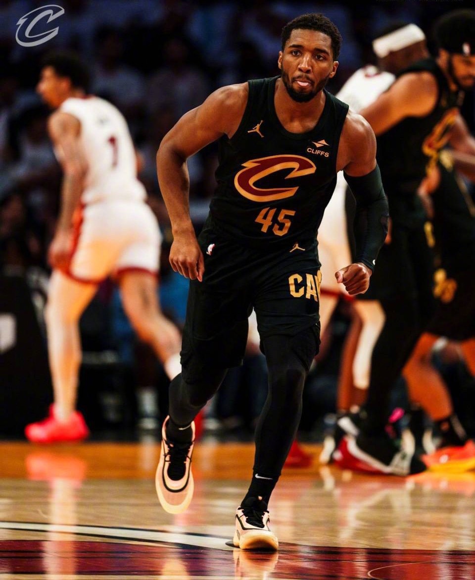 黑白体育- 吉米巴特勒56分集锦