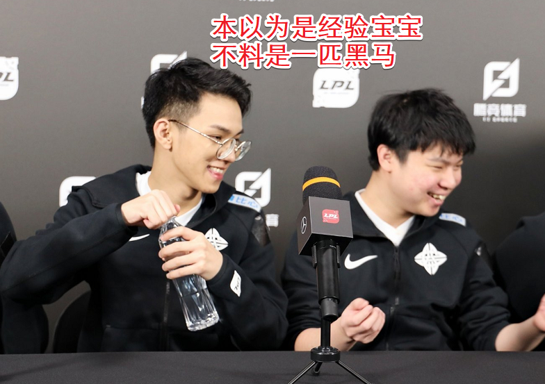 黑白体育-关于浓眉哥回归赛场，高光表现首场状态亮眼，利物浦观众沸腾！的信息