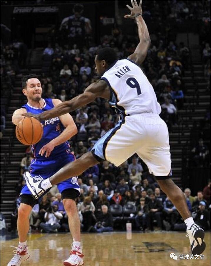 黑白体育-包含Rookie在雄鹿比赛中突破纪录,精彩发挥引发热议!的词条