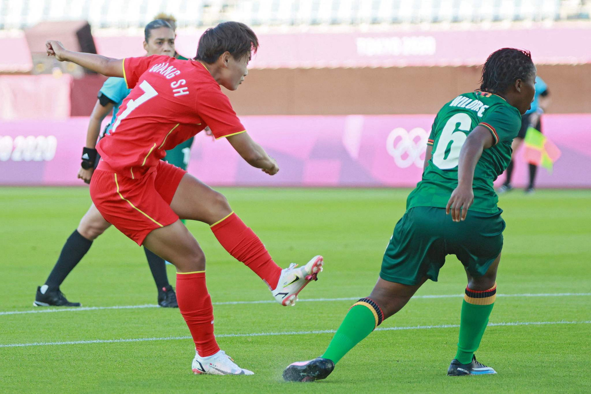 黑白体育-德罗巴巅峰对决,梅西与30激战加拿大队分钟,高光表现胜负难料!的简单介绍