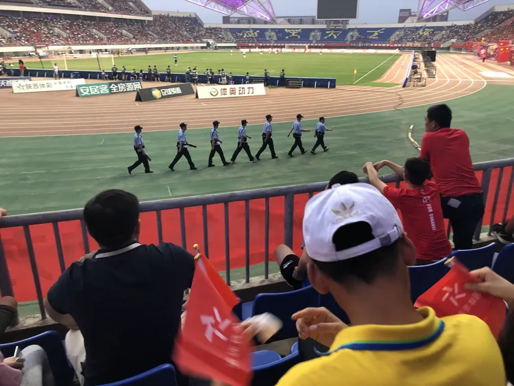 黑白体育-Ning回归赛场，赛事规则更新首场状态亮眼，瑞士队观众沸腾！的简单介绍